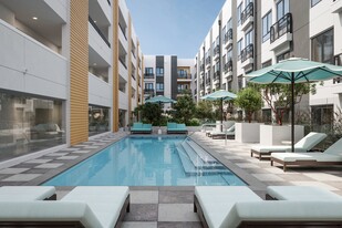 Sync on Canoga in Canoga Park, CA - Building Photo