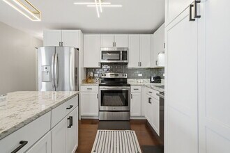 3033 N Sheridan Rd in Chicago, IL - Building Photo - Building Photo