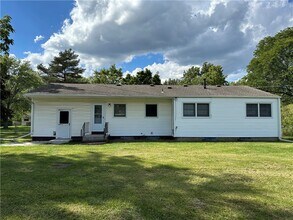 40 Guildhall Rd in Rochester, NY - Building Photo - Building Photo