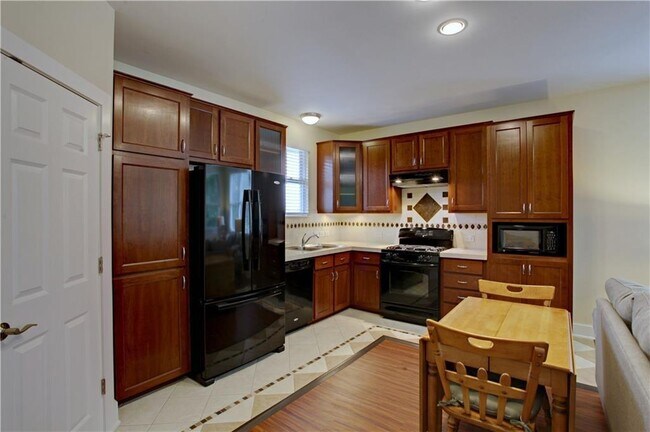 905 Brentwood St in Austin, TX - Building Photo - Building Photo