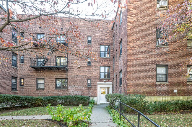 14404 77th Rd in Flushing, NY - Building Photo - Building Photo