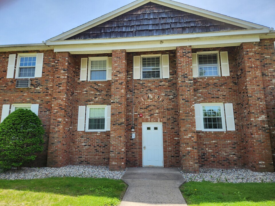 1465 C Willard Ave in Newington, CT - Building Photo
