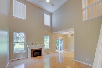 880 Countryfield Ln in Elgin, IL - Foto de edificio - Building Photo