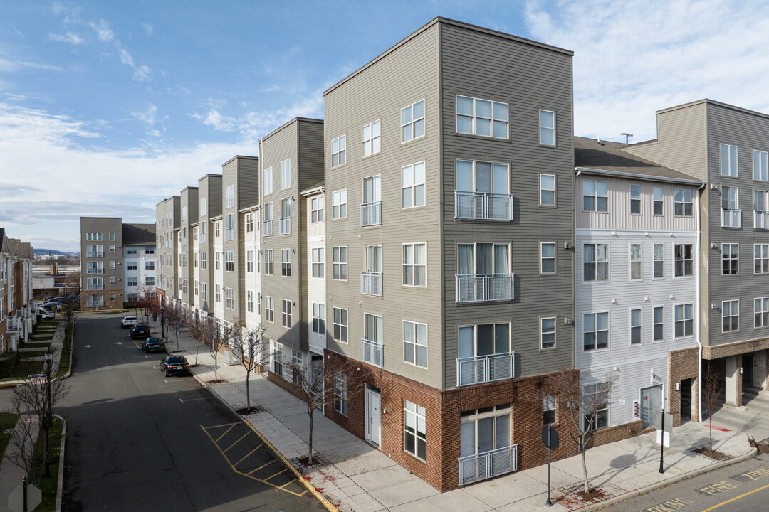 Liberty Square at Wesmont Station in Wood Ridge, NJ - Building Photo