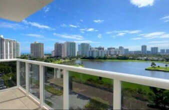 3625 N Country Club Dr, Unit 1404 in Aventura, FL - Foto de edificio - Building Photo