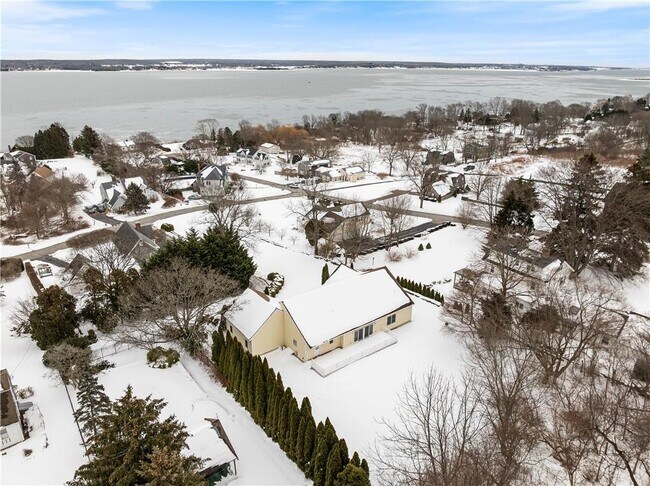 18 Peggy Ln in Portsmouth, RI - Building Photo - Building Photo