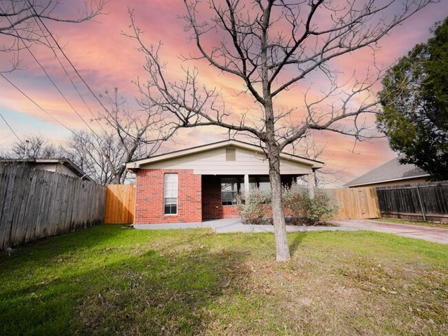 7312 Providence Ave in Austin, TX - Building Photo - Building Photo