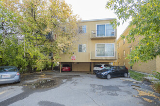 1717 10A St SW in Calgary, AB - Building Photo - Building Photo