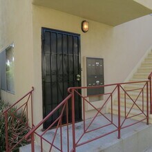 1219 Barry Ave in Los Angeles, CA - Foto de edificio - Building Photo