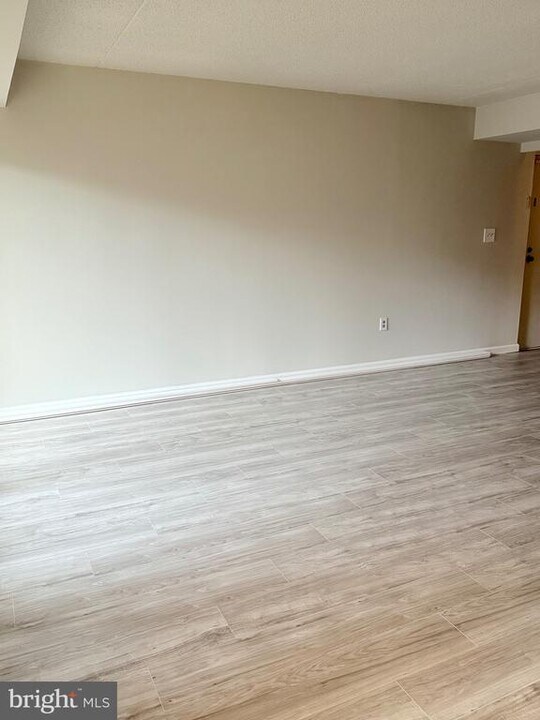 11739 Ledura Ct in Reston, VA - Building Photo