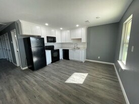 510 S Front St, Unit Unit C in Itasca, TX - Building Photo