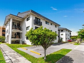 1490 West 42nd Place in Hialeah, FL - Building Photo - Building Photo