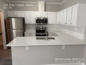 140 Oak Towne Dr in Greenville, NC - Foto de edificio - Building Photo