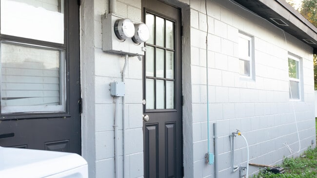 713 N 23rd St in Fort Pierce, FL - Building Photo - Building Photo