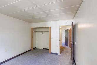 Valley View Gardens in New Brighton, PA - Building Photo - Interior Photo