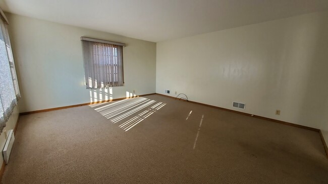 2720 W Folsom St in Eau Claire, WI - Foto de edificio - Building Photo