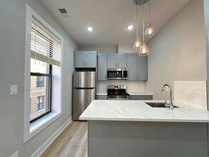 442 W Belden Ave, Unit A04C in Chicago, IL - Building Photo - Building Photo