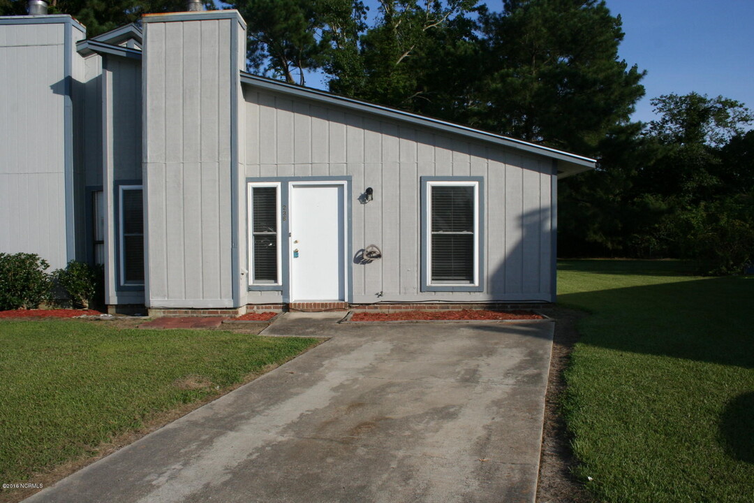 240 Yaupon Dr in Jacksonville, NC - Building Photo