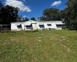 1827 Leesburg Blvd in Fruitland Park, FL - Building Photo