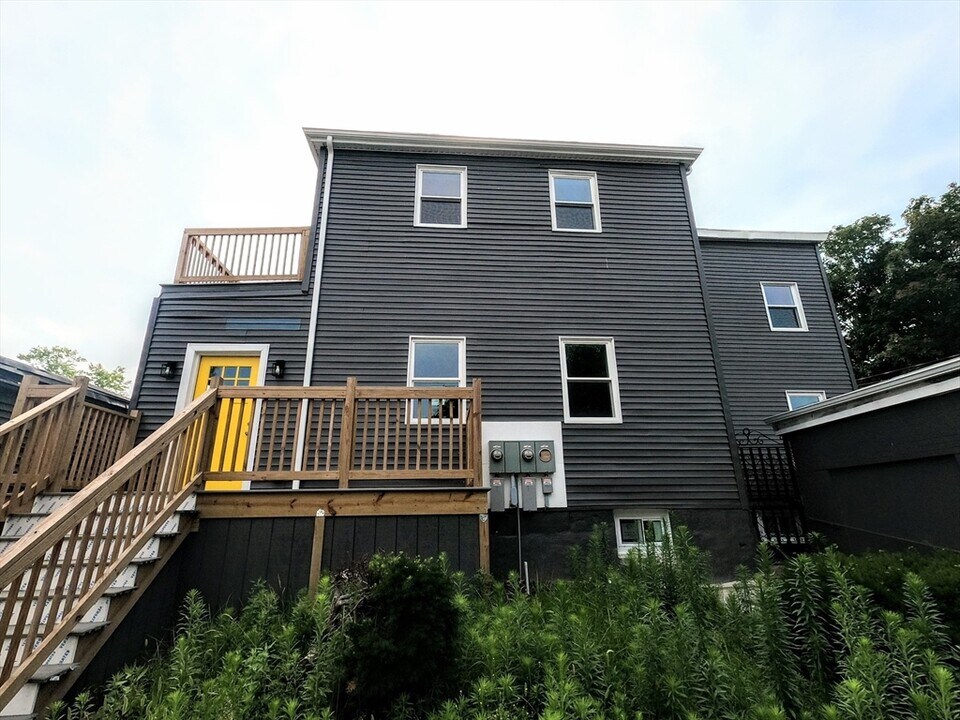 2 Sunnyside St in Boston, MA - Building Photo