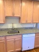 7 High Street Pl, Unit 2P in Brookline, MA - Foto de edificio - Building Photo