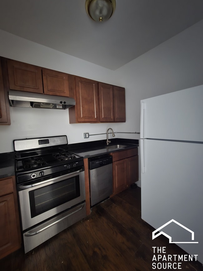 property at 1333 W Birchwood Ave