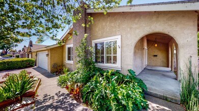 1321 Berrydale Dr in Petaluma, CA - Building Photo - Building Photo