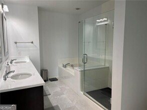 1080 Peachtree St NE in Atlanta, GA - Building Photo - Building Photo