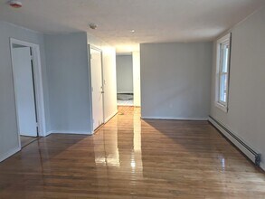3 S Shore Rd in Salem, NH - Building Photo - Building Photo