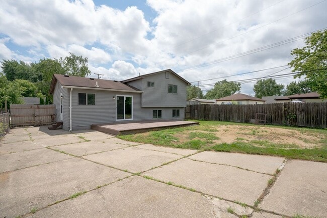 15841 Dort St in Roseville, MI - Building Photo - Building Photo