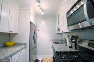 2053 N Woodstock St-Unit -201 in Arlington, VA - Building Photo - Building Photo