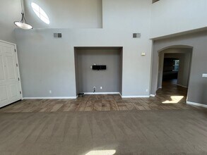 212 Riverbend Ln in Waterford, CA - Building Photo - Building Photo