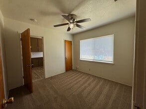 2426 E Dayton Ave in Fresno, CA - Building Photo - Building Photo