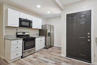 2215 Hays St in San Antonio, TX - Building Photo - Building Photo