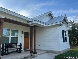 968 Marlys Ave in Canyon Lake, TX - Building Photo