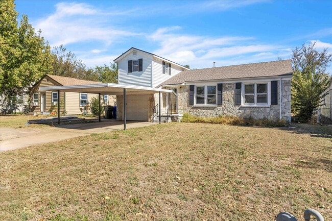 property at 717 N Stewart Ave