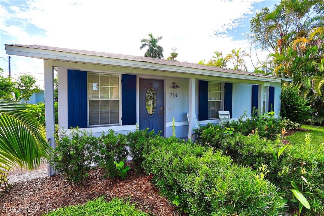 714 11th St N in Naples, FL - Building Photo