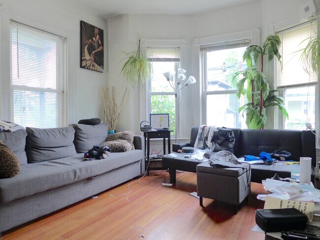 76 Mapleton St, Unit 1 in Boston, MA - Building Photo - Building Photo