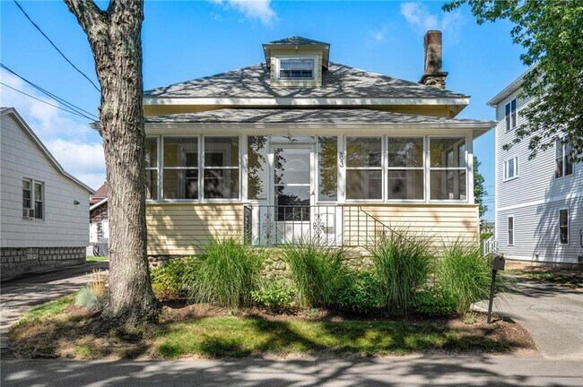 83 Spring Ave in Barrington, RI - Building Photo - Building Photo