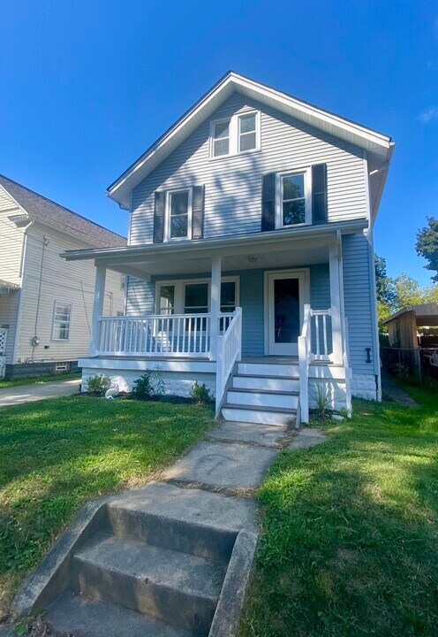 1062 Pitkin Ave in Akron, OH - Building Photo
