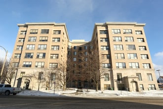 The Porter Senior Apartments in Lansing, MI - Foto de edificio - Building Photo