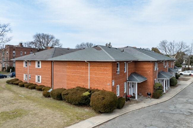 60 Hendrickson Ave in Hempstead, NY - Building Photo - Building Photo