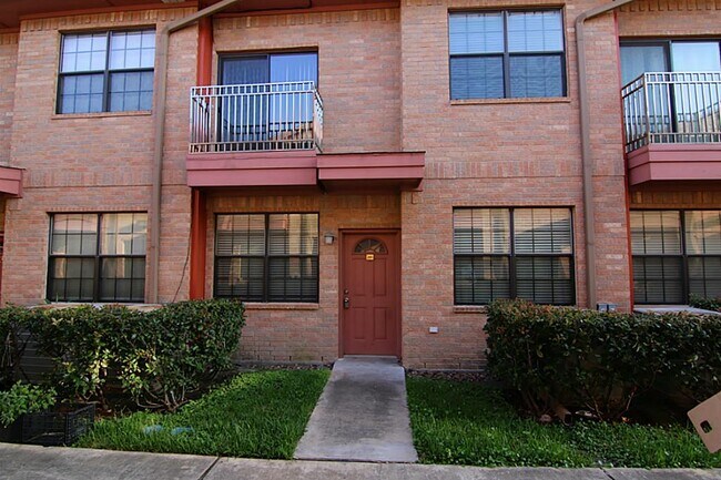 9400 Bellaire Blvd in Houston, TX - Building Photo - Building Photo