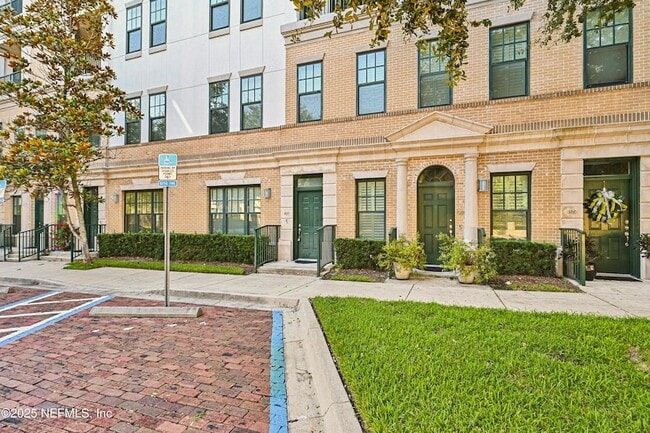 1661 Riverside Ave, Unit 107 in Jacksonville, FL - Building Photo - Building Photo
