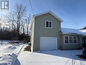 27182 Civic Centre Rd in Georgina, ON - Building Photo - Building Photo