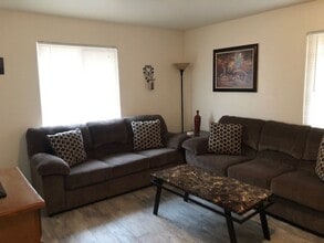 6643 Desert Queen Ave in Twentynine Palms, CA - Building Photo - Building Photo