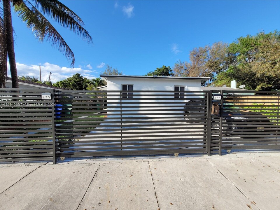 275 NW 75th St in Miami, FL - Building Photo