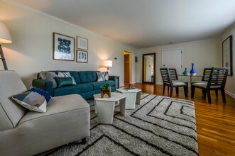 31 Captain Parker Arms, Unit 2 in Lexington, MA - Building Photo - Building Photo