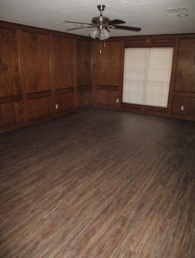 property at 2921 Roseheath Ln