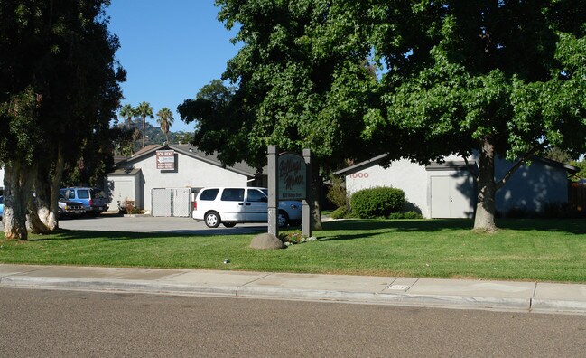 1000 Billings St in El Cajon, CA - Foto de edificio - Building Photo